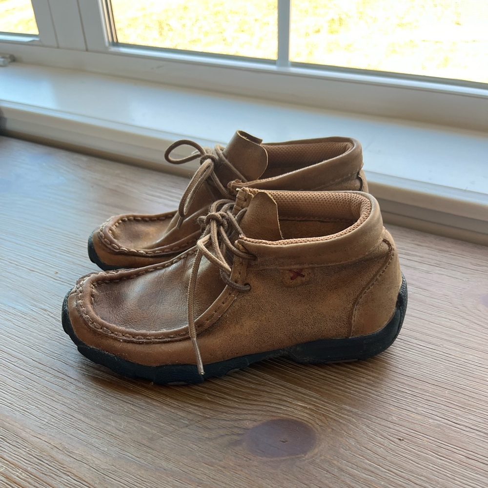 Boys twisted x size 10.5.